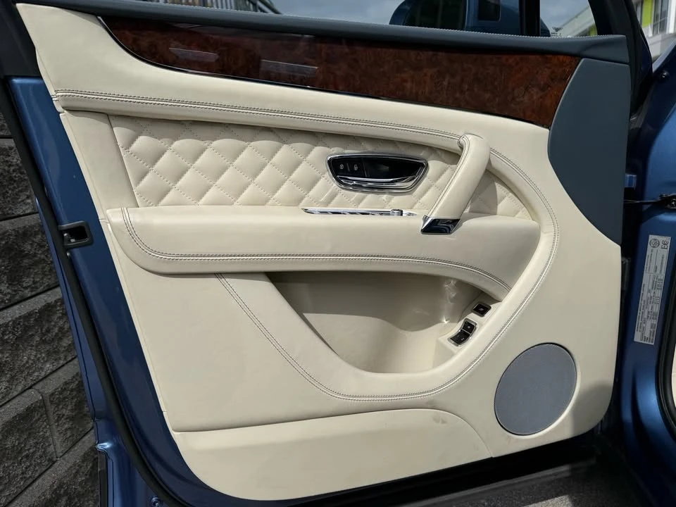 2017 Bentley Bentayga - Image 15 of 20