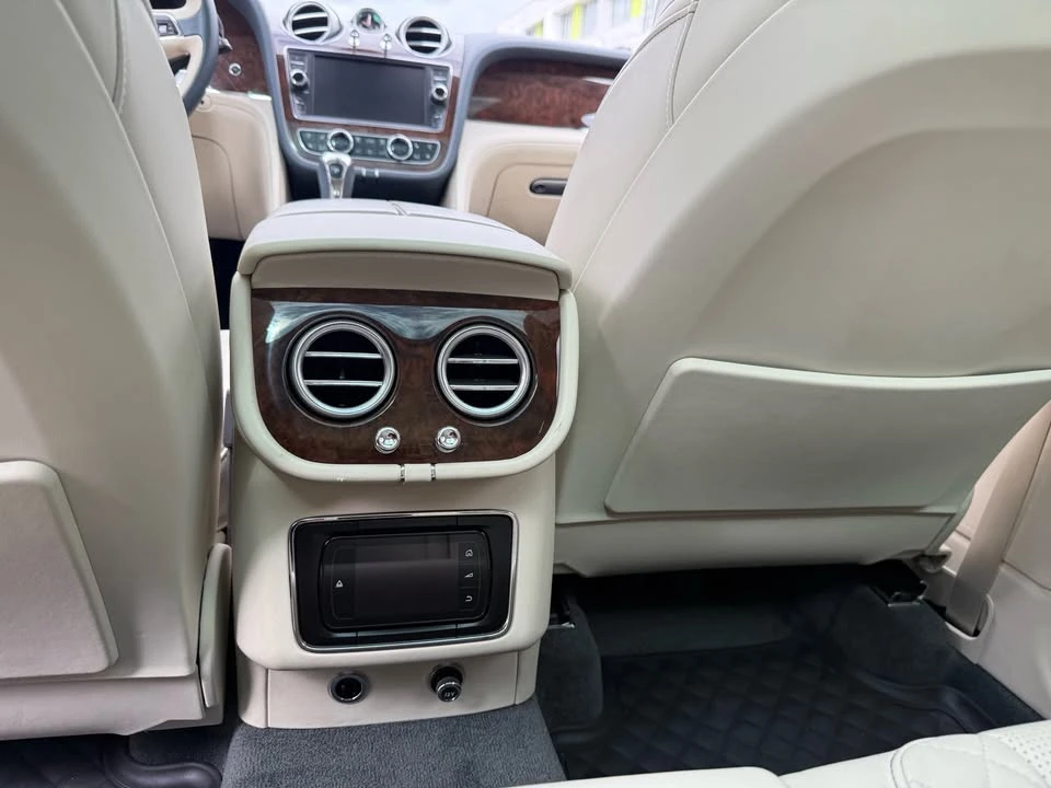 2017 Bentley Bentayga - Image 18 of 20