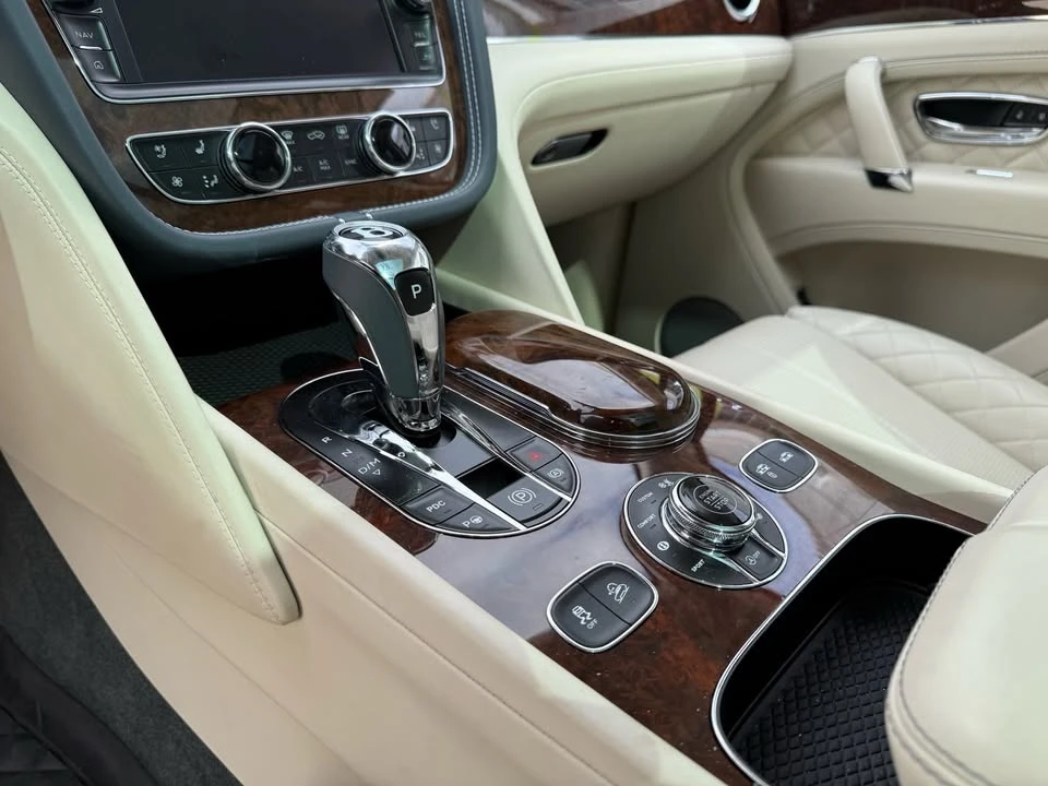 2017 Bentley Bentayga - Image 10 of 20
