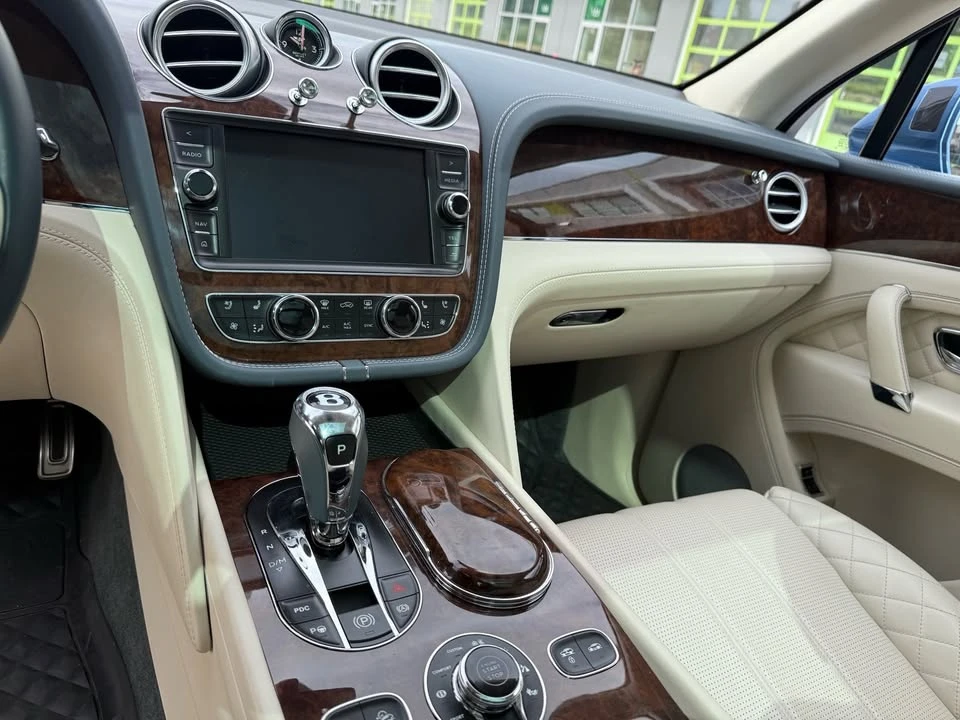 2017 Bentley Bentayga - Image 13 of 20