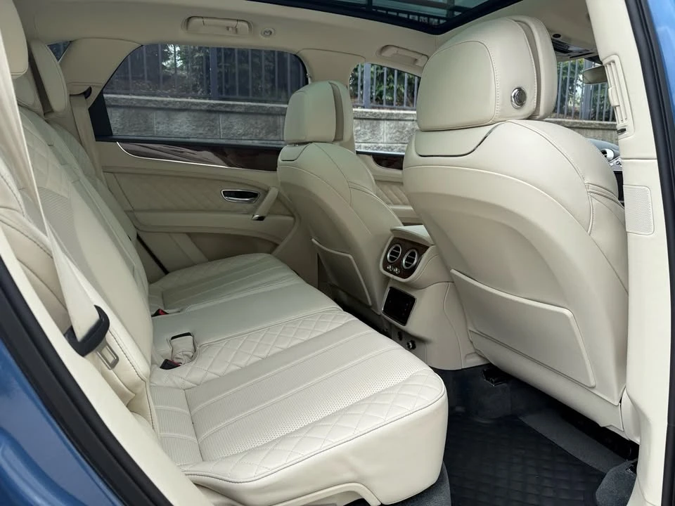 2017 Bentley Bentayga - Image 19 of 20