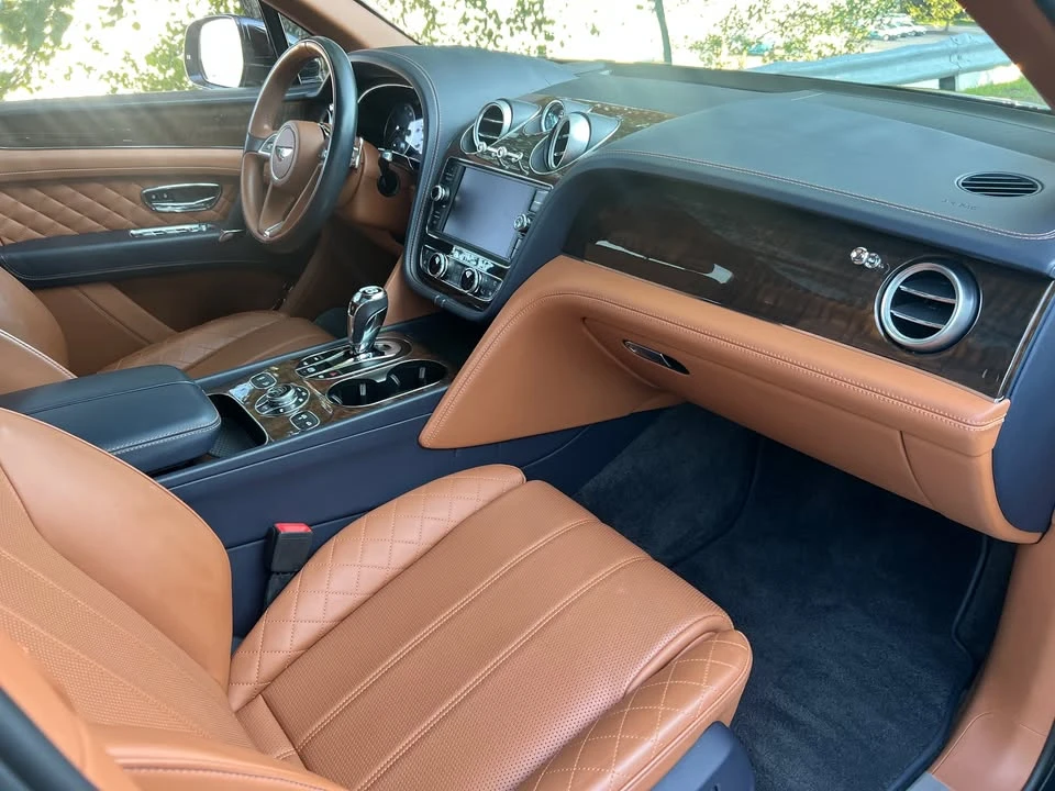 2017 Bentley Bentayga - Image 17 of 20