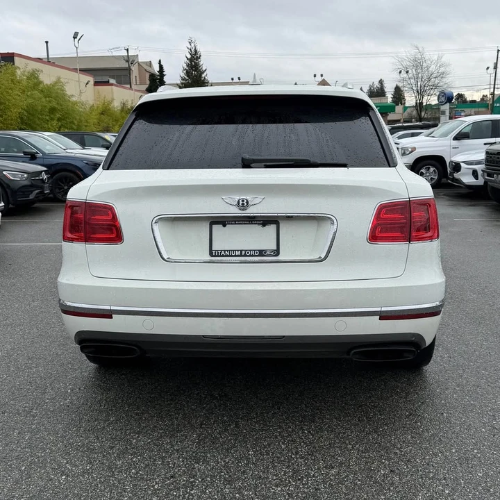 2017 Bentley Bentayga - Image 7 of 15