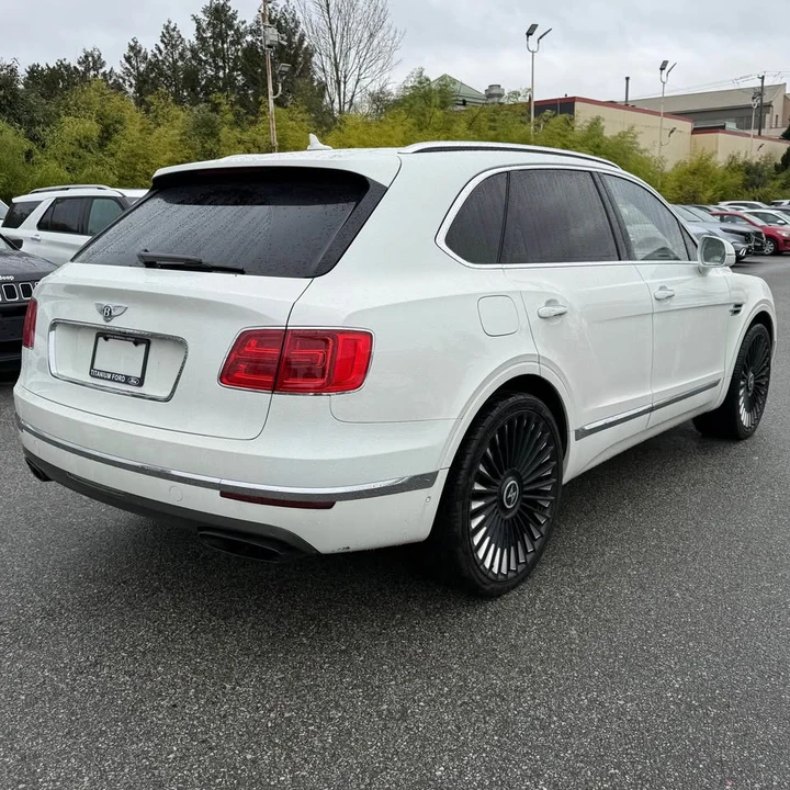 2017 Bentley Bentayga - Image 6 of 15