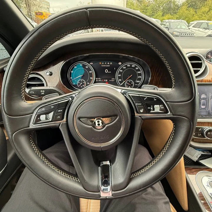 2017 Bentley Bentayga - Image 11 of 15