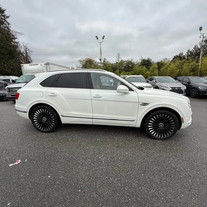 2017 Bentley Bentayga - Image 9 of 15