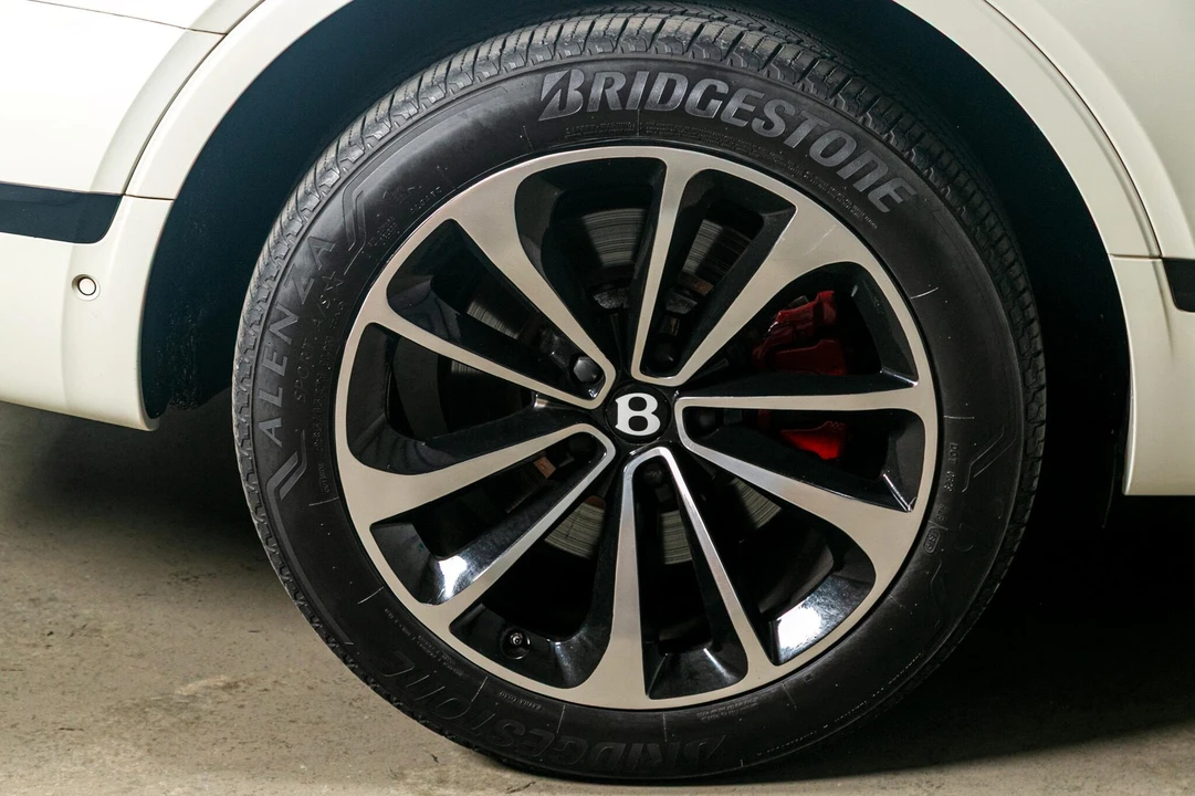 2017 Bentley Bentayga - Image 19 of 21
