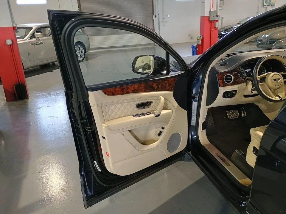 2017 Bentley Bentayga - Image 10 of 12