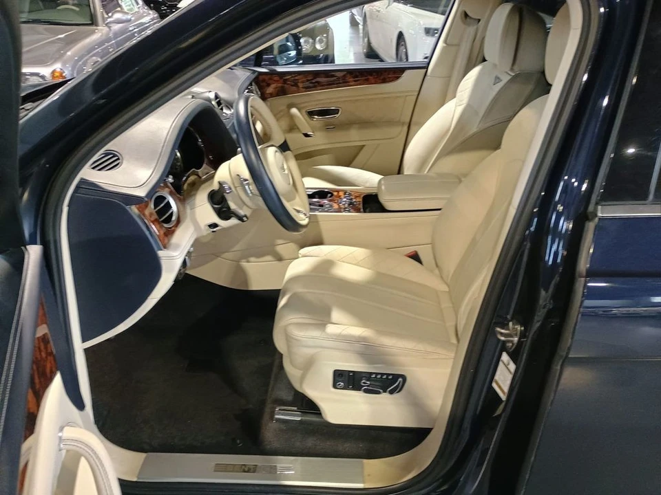 2017 Bentley Bentayga - Image 11 of 12