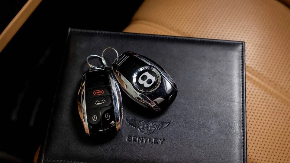 2017 Bentley Bentayga - Image 12 of 13