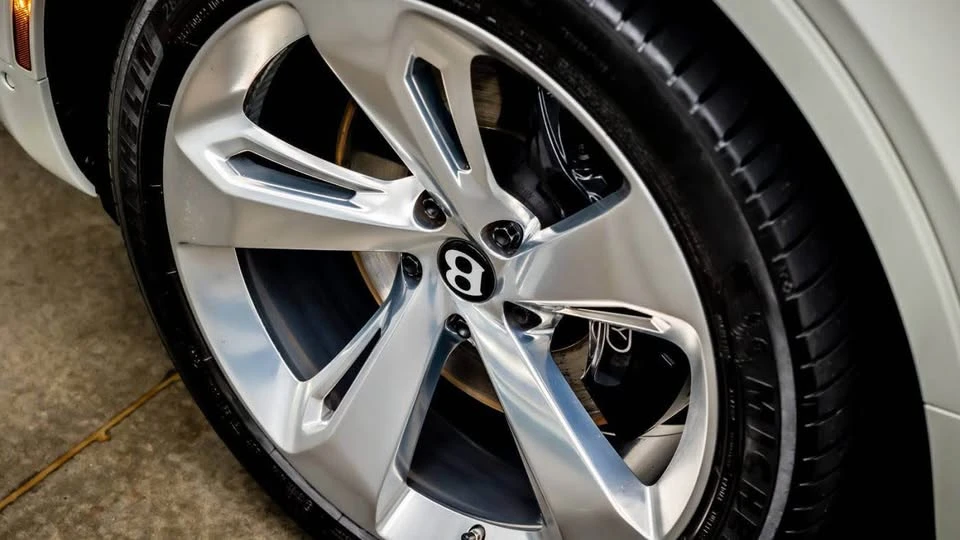 2017 Bentley Bentayga - Image 6 of 13