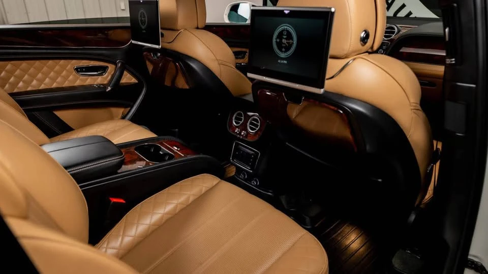 2017 Bentley Bentayga - Image 10 of 13