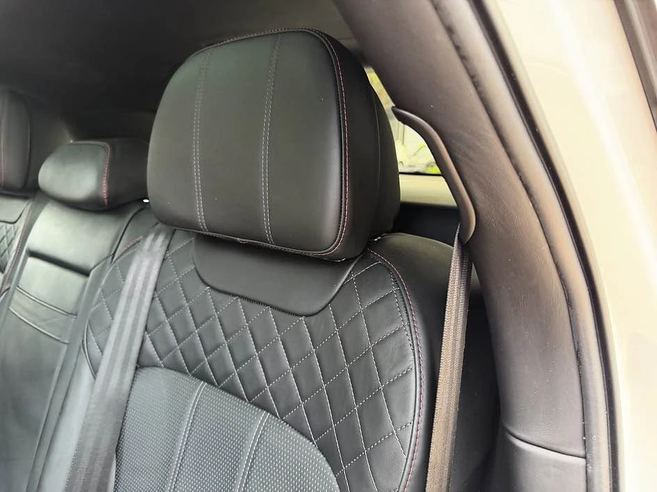 2017 Bentley Bentayga - Image 7 of 8