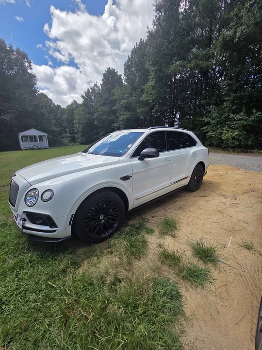 2017 Bentley Bentayga - Image 5 of 8