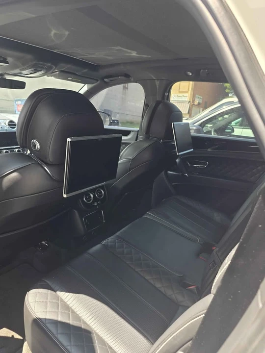2017 Bentley Bentayga - Image 8 of 8