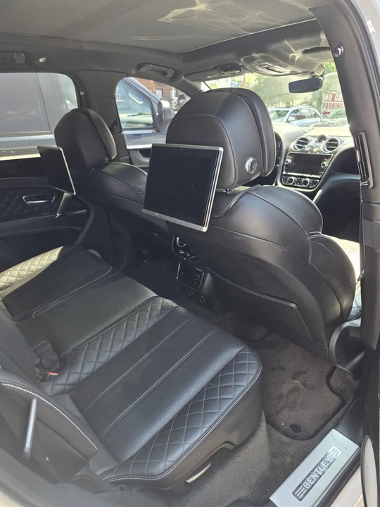 2017 Bentley Bentayga - Image 7 of 8