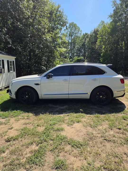 2017 Bentley Bentayga - Image 4 of 8