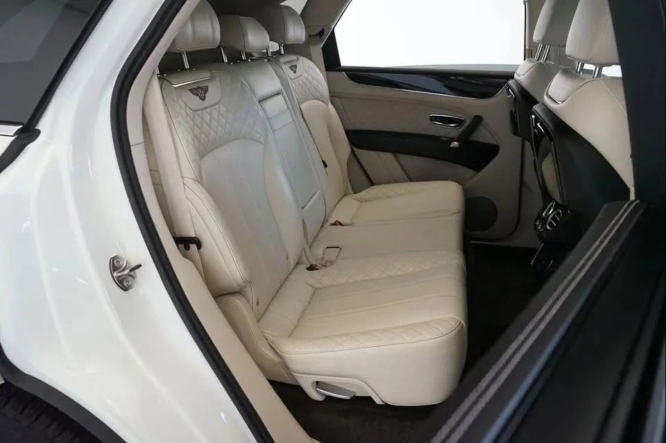 2017 Bentley Bentayga - Image 18 of 19