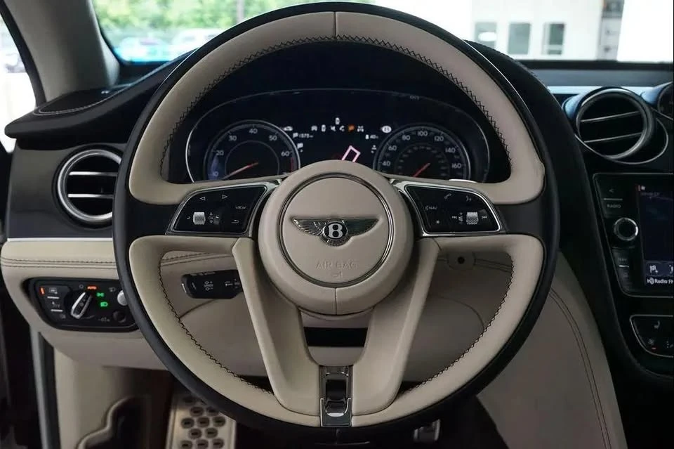 2017 Bentley Bentayga - Image 10 of 19