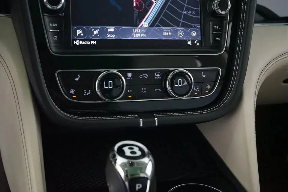2017 Bentley Bentayga - Image 16 of 19