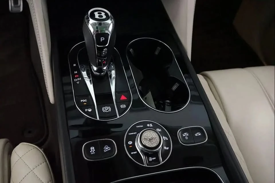 2017 Bentley Bentayga - Image 17 of 19