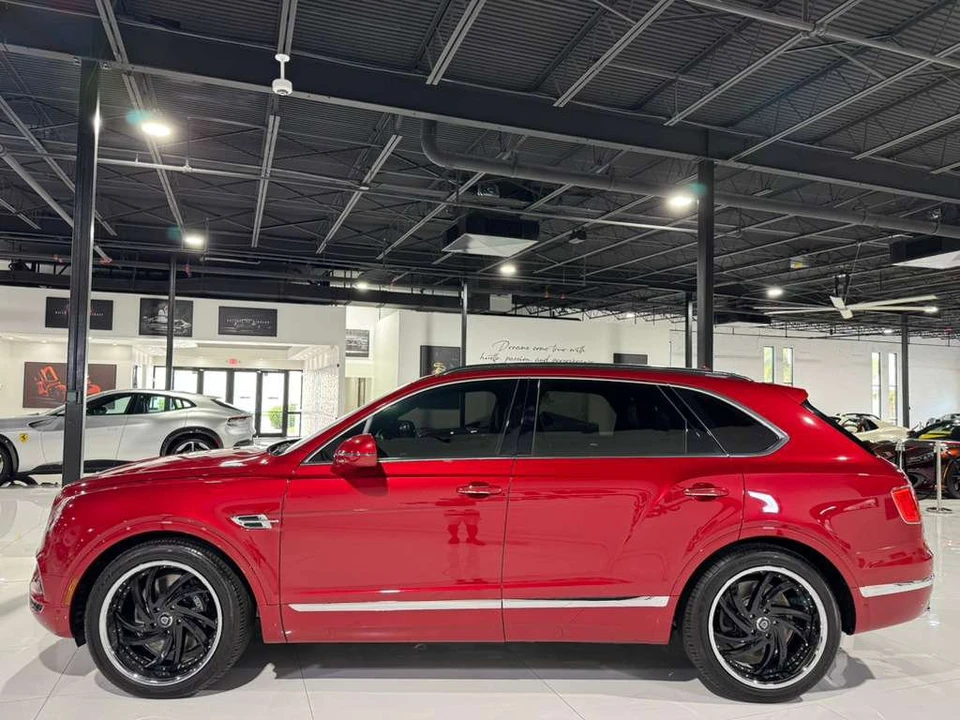 2017 Bentley Bentayga - Image 4 of 12