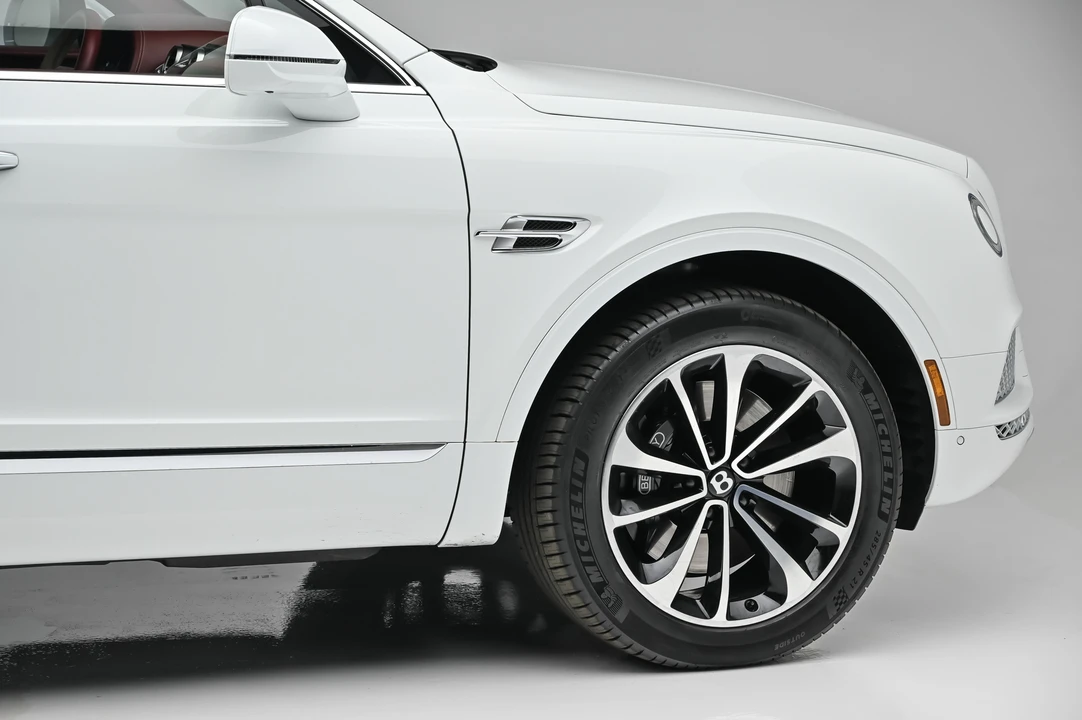 2017 Bentley Bentayga - Image 22 of 31