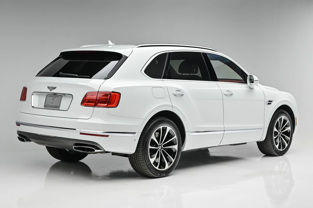 2017 Bentley Bentayga - Image 9 of 31