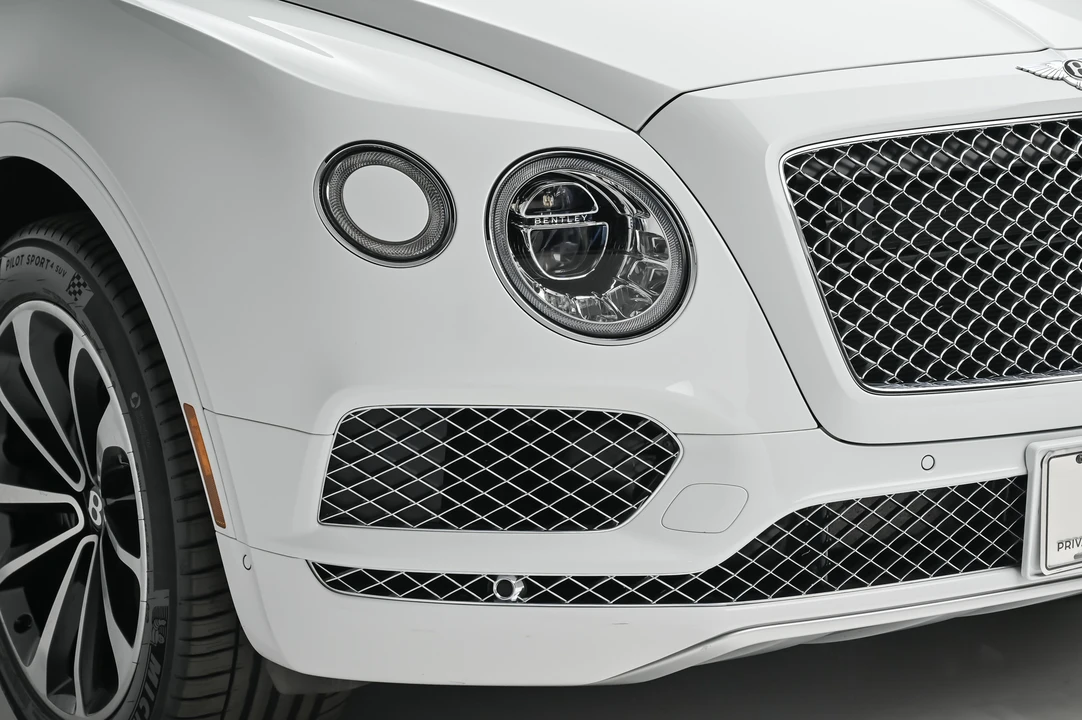 2017 Bentley Bentayga - Image 16 of 31