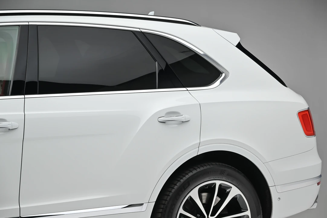 2017 Bentley Bentayga - Image 30 of 31