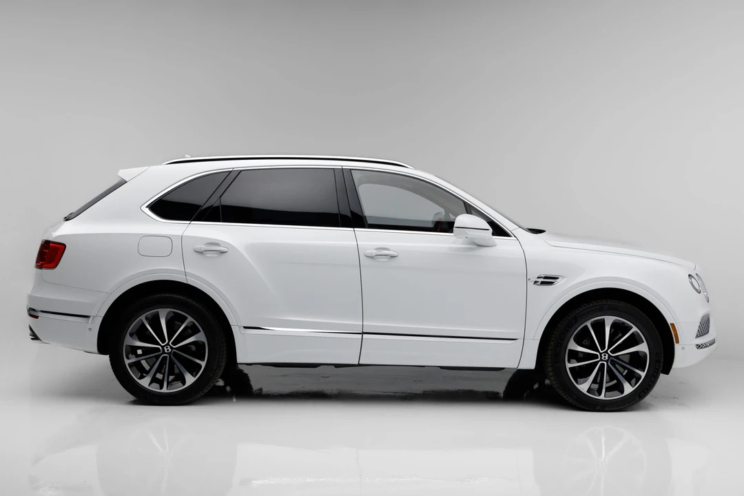 2017 Bentley Bentayga - Image 7 of 31