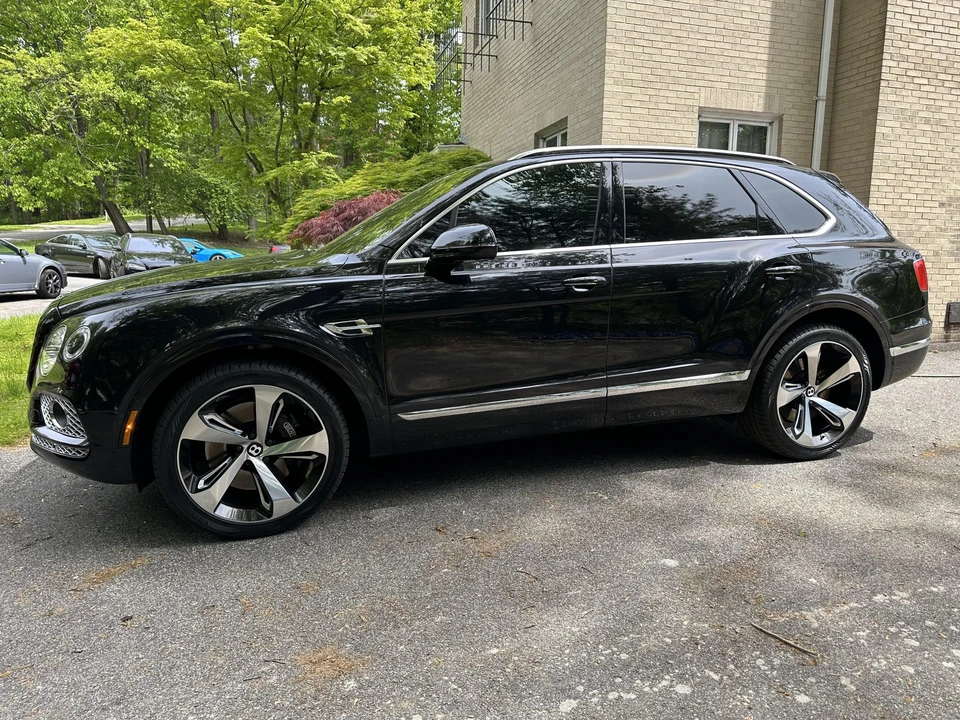 2017 Bentley Bentayga - Image 12 of 31