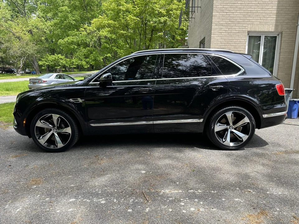 2017 Bentley Bentayga - Image 13 of 31