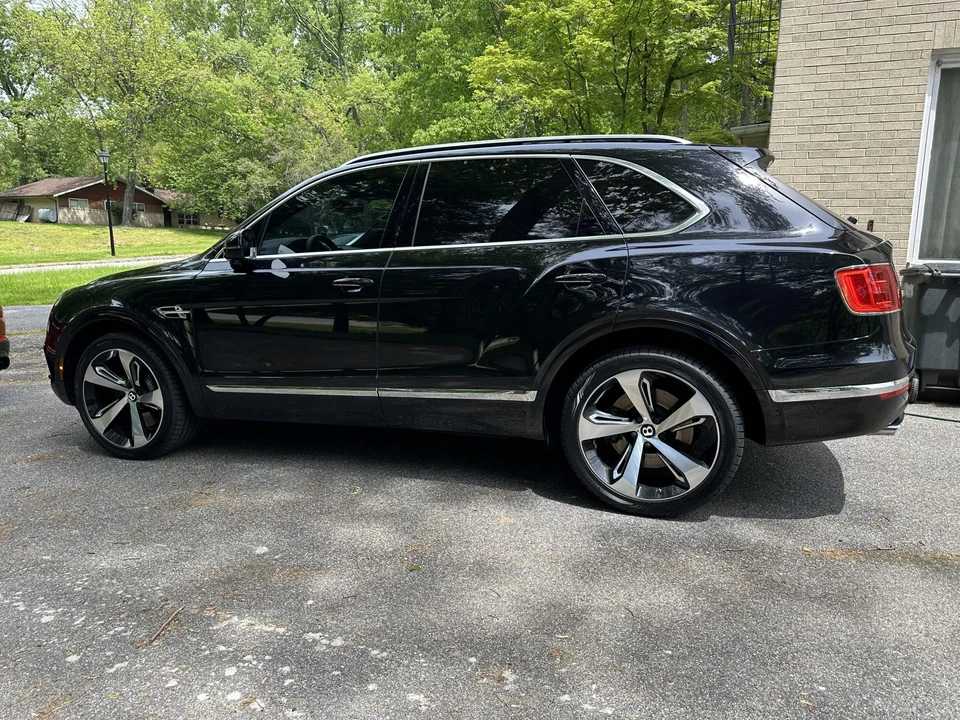 2017 Bentley Bentayga - Image 15 of 31