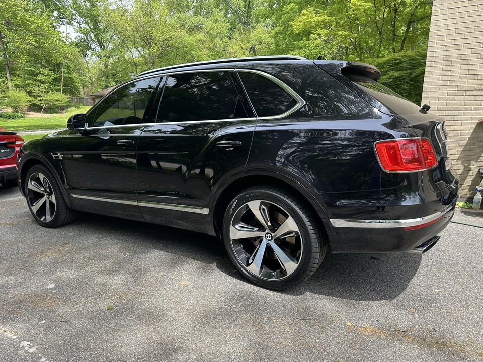 2017 Bentley Bentayga - Image 16 of 31