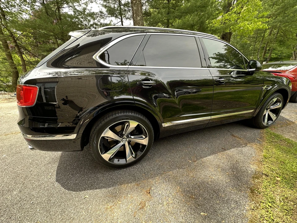 2017 Bentley Bentayga - Image 25 of 31