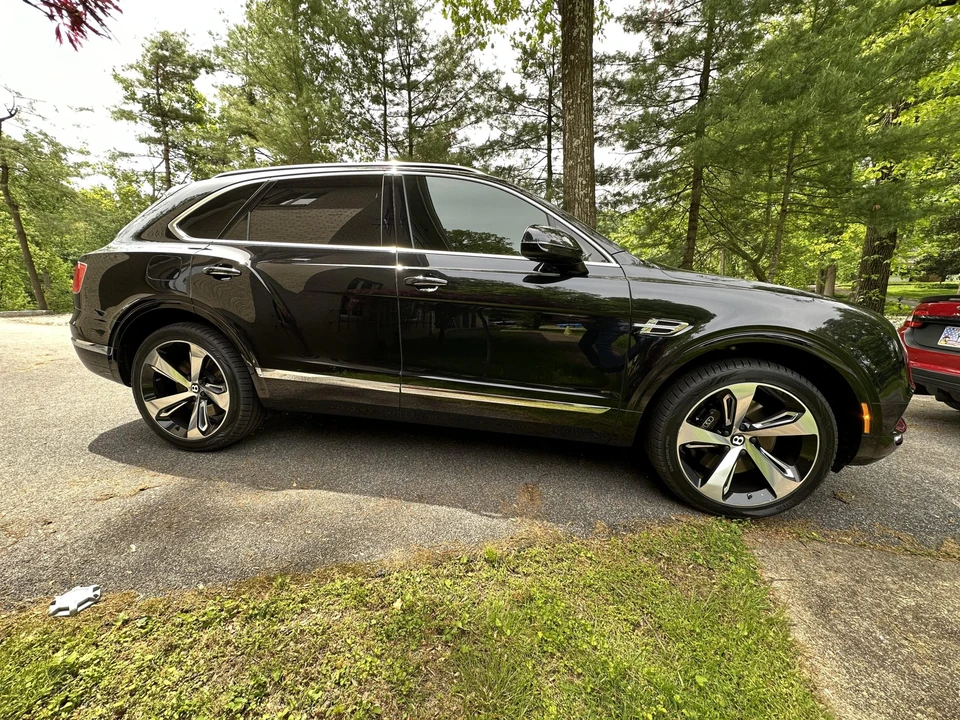 2017 Bentley Bentayga - Image 26 of 31
