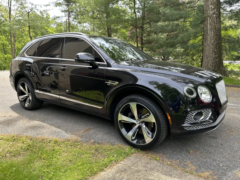 2017 Bentley Bentayga - Image 2 of 31