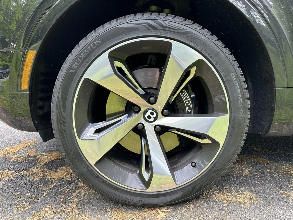 2017 Bentley Bentayga - Image 29 of 31