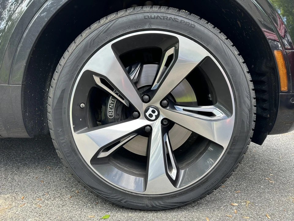 2017 Bentley Bentayga - Image 30 of 31