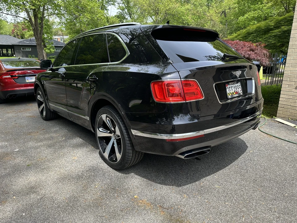 2017 Bentley Bentayga - Image 17 of 31