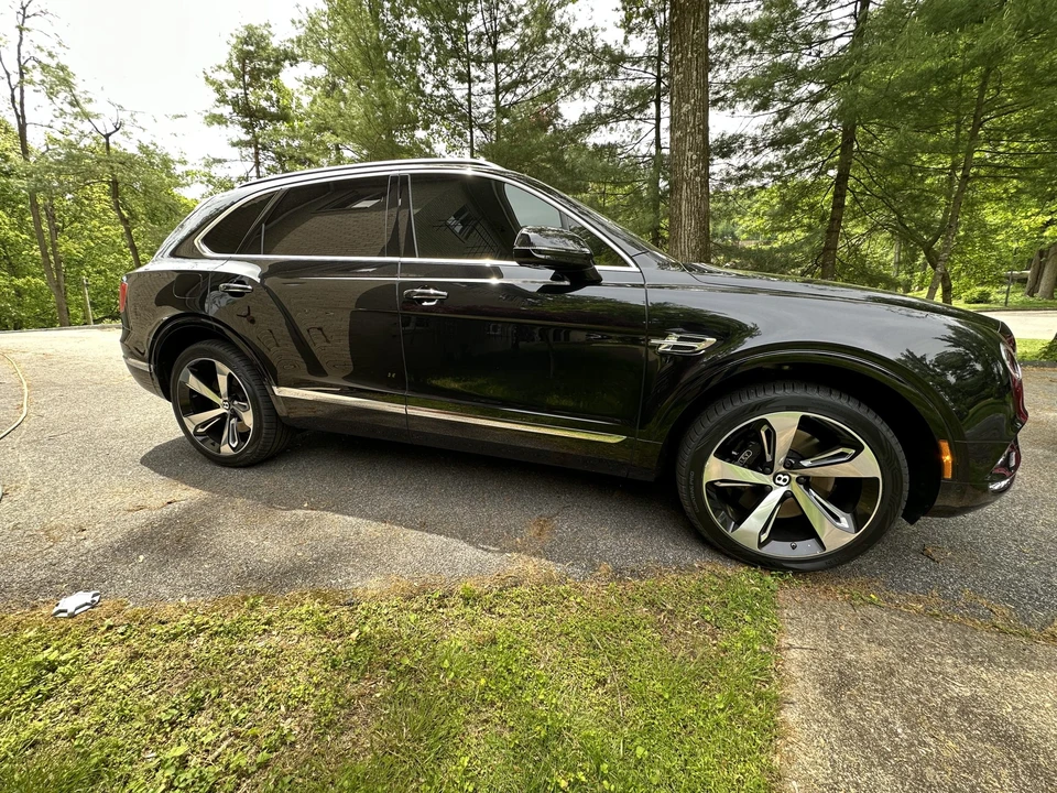 2017 Bentley Bentayga - Image 27 of 31