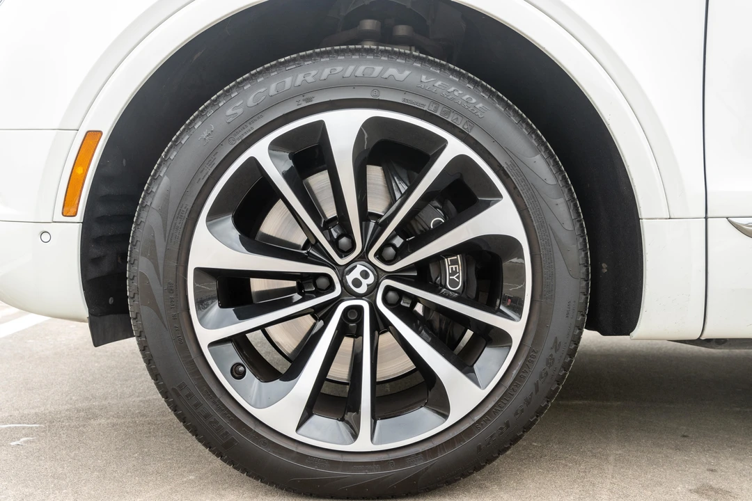 2017 Bentley Bentayga - Image 22 of 31