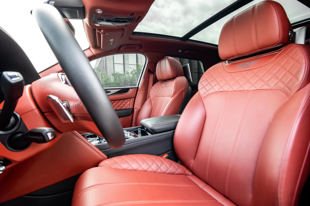 2017 Bentley Bentayga - Image 27 of 31