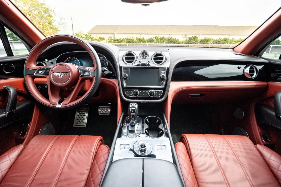 2017 Bentley Bentayga - Image 26 of 31