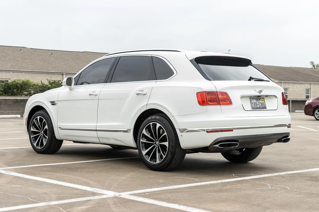 2017 Bentley Bentayga - Image 8 of 31