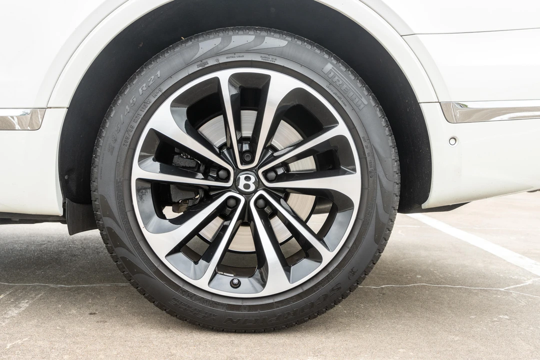 2017 Bentley Bentayga - Image 23 of 31