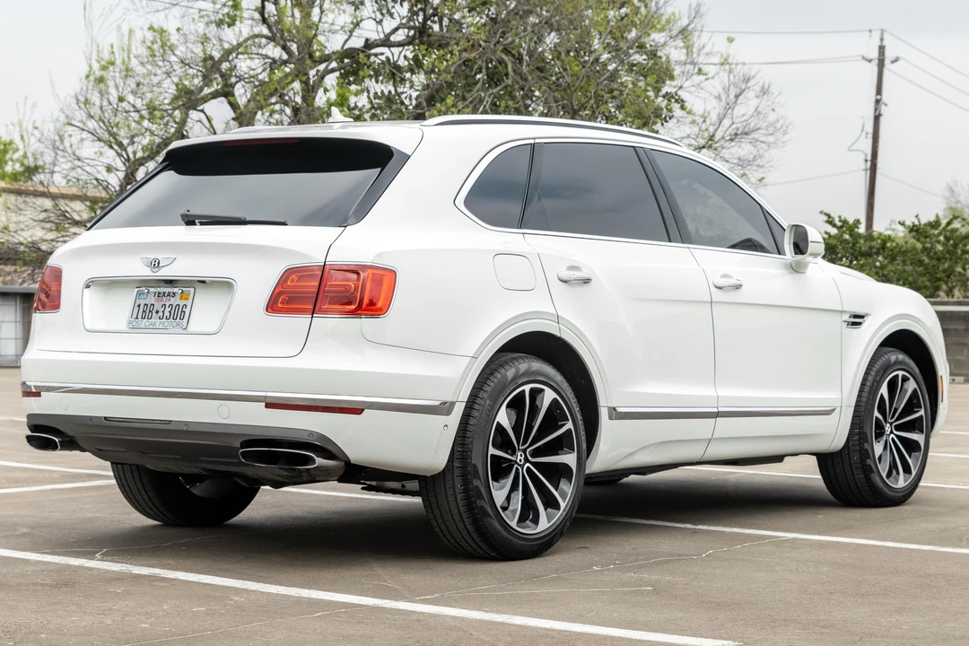 2017 Bentley Bentayga - Image 4 of 31