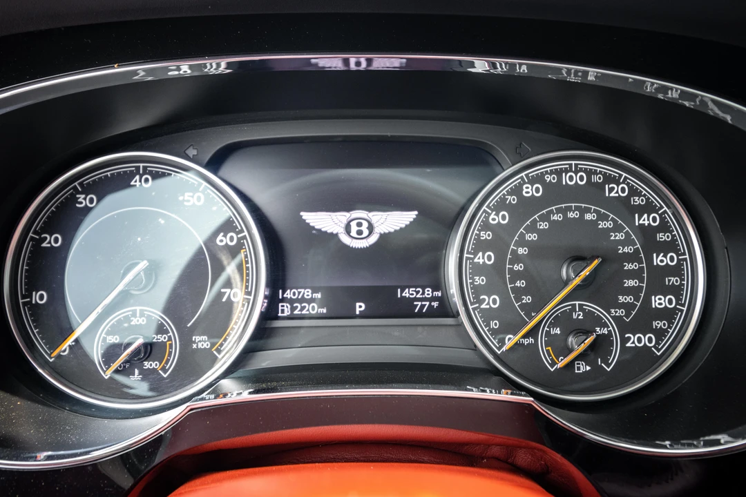 2017 Bentley Bentayga - Image 29 of 31