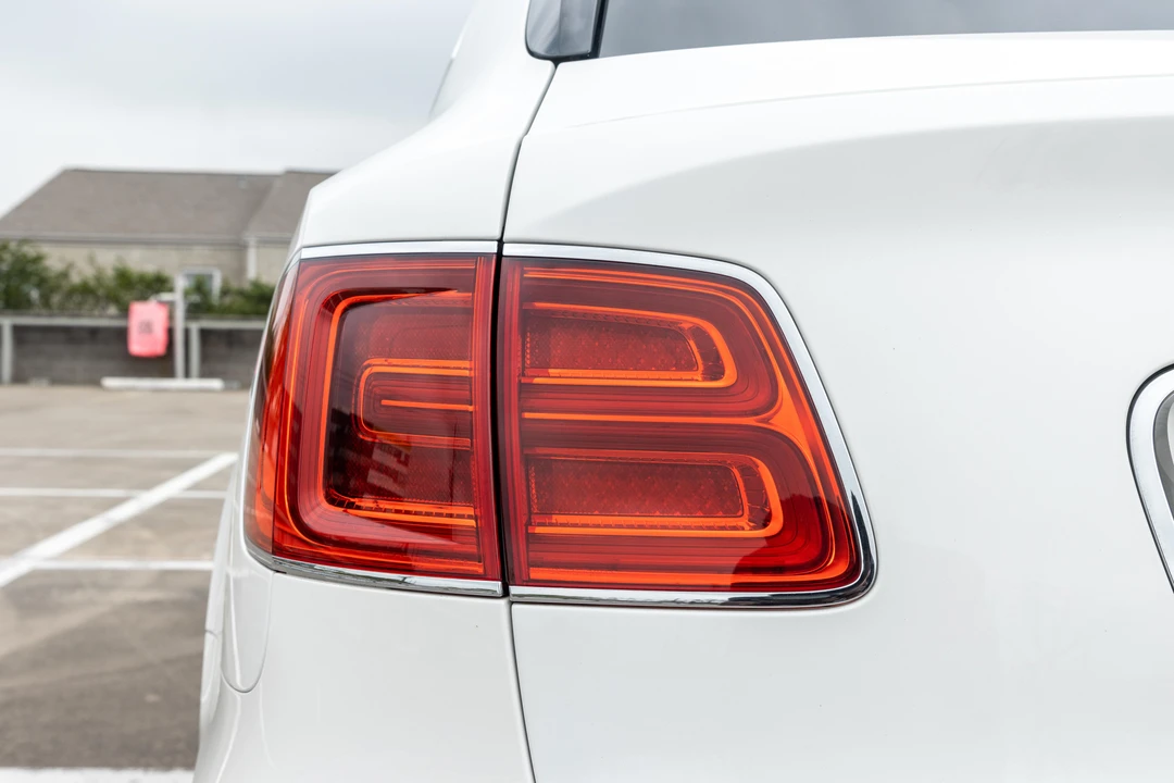 2017 Bentley Bentayga - Image 17 of 31